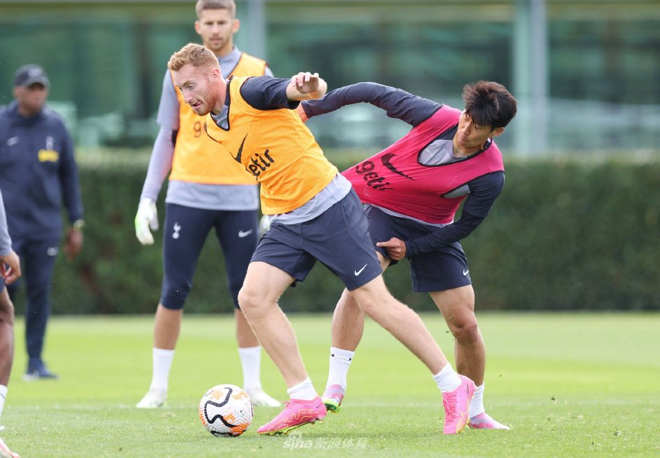 荷甲半场：梅尔韦尔德破门，肖蒂尔建功，兹沃勒2-1海伦芬