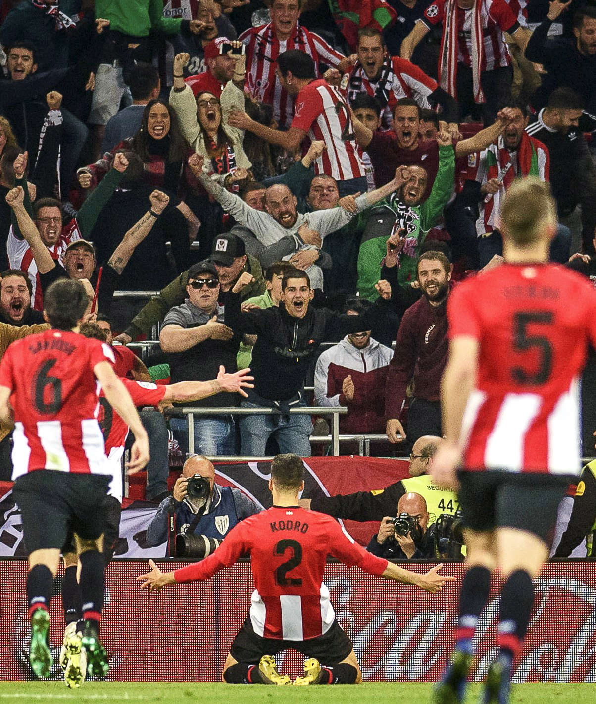 每体：若接受手术奥尔莫要缺阵4个月，因此巴萨选择保守治疗