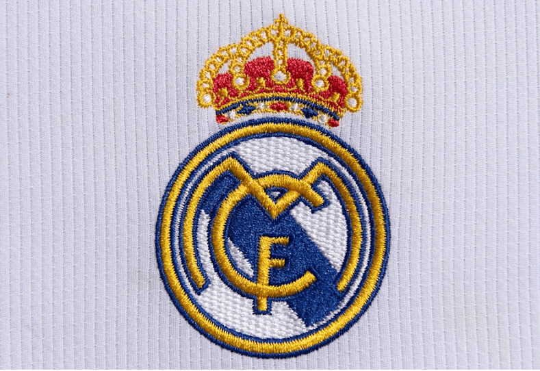 劳塔罗进球后比出A字，把进球献给受伤的前队友阿什拉夫